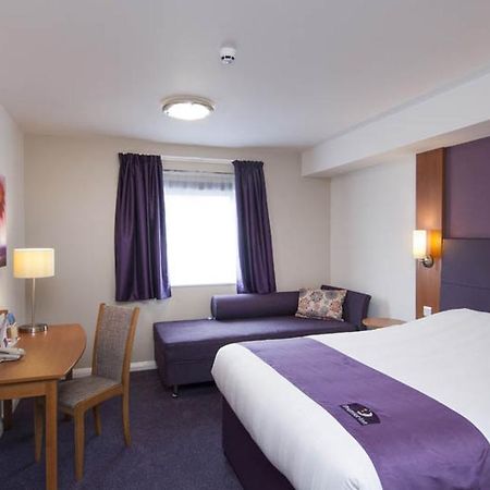 Premier Inn Birmingham South - Hall Green Extérieur photo