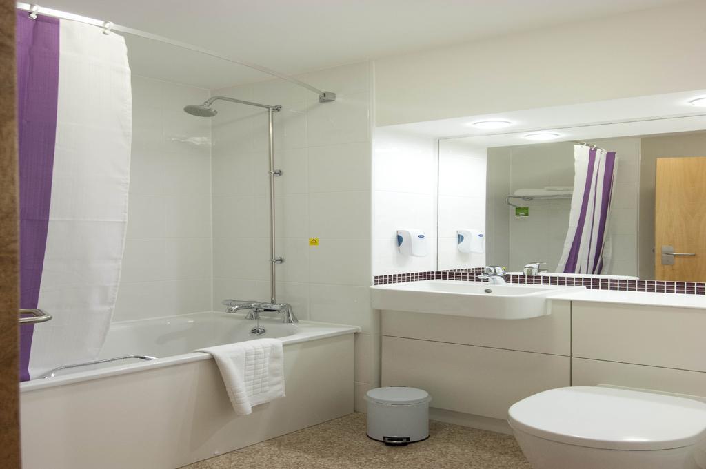 Premier Inn Birmingham South - Hall Green Extérieur photo