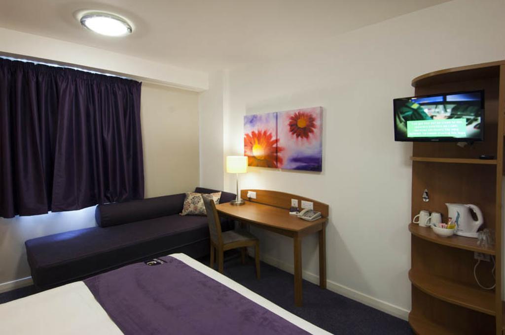 Premier Inn Birmingham South - Hall Green Extérieur photo