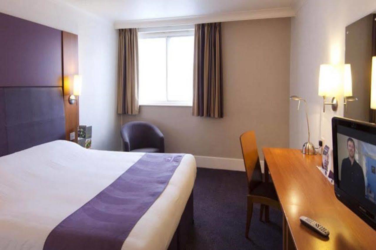 Premier Inn Birmingham South - Hall Green Extérieur photo